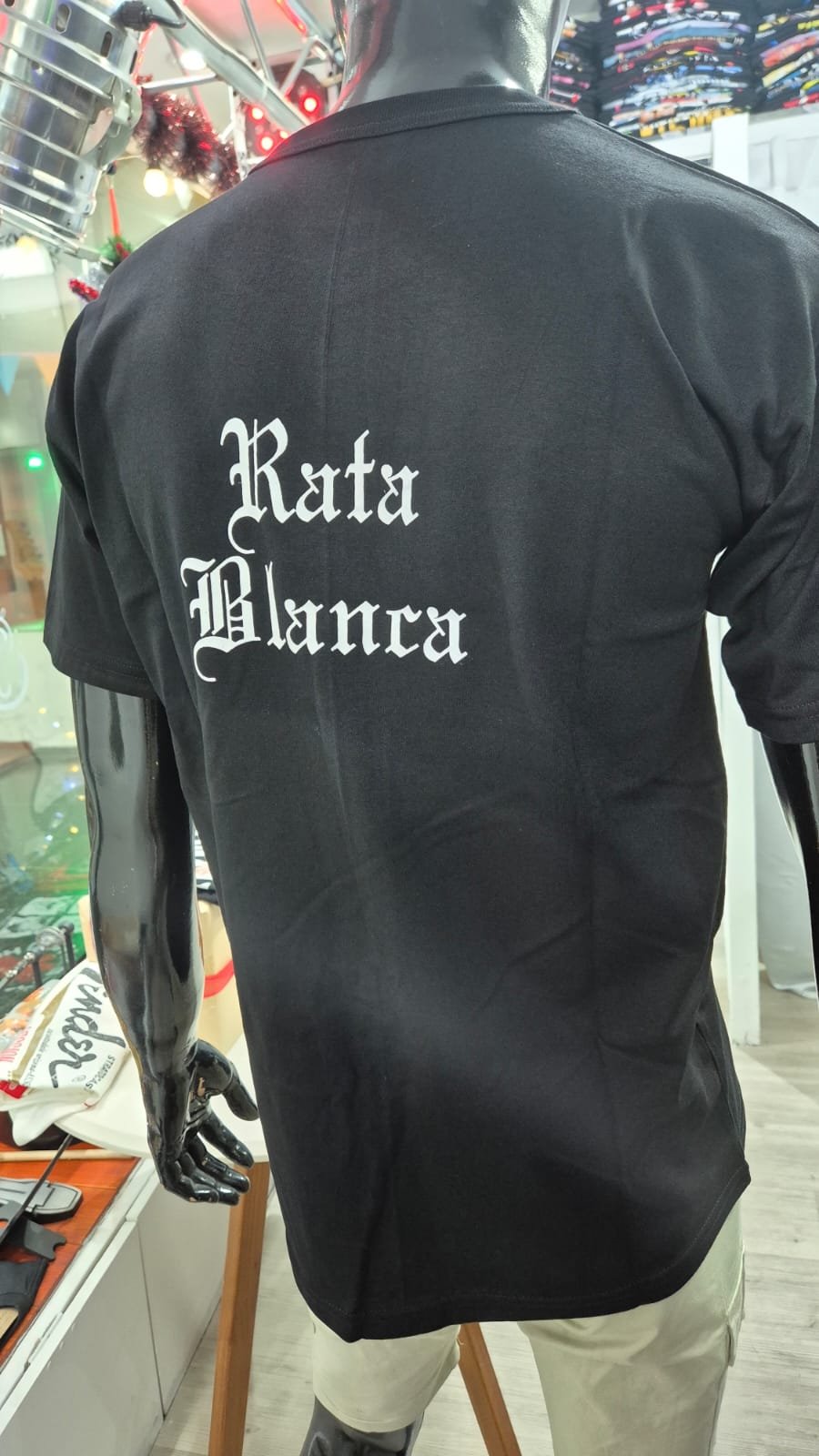 Alternative view of REMERA- RATA BLANCA