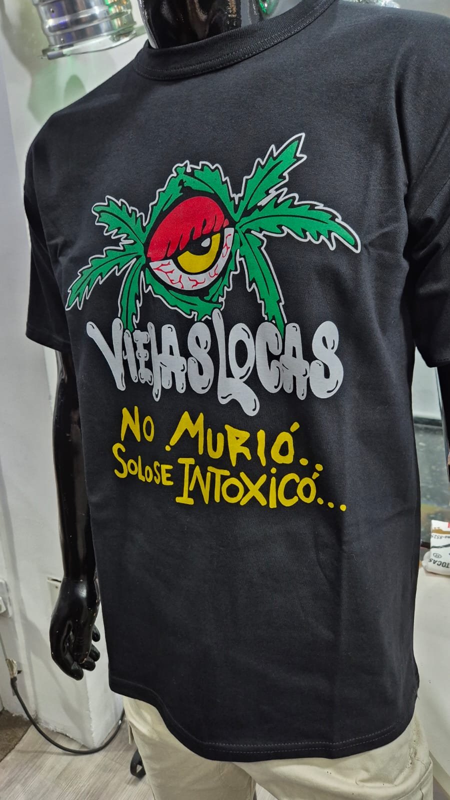 REMERA- VIEJAS LOCAS- NO MURIO