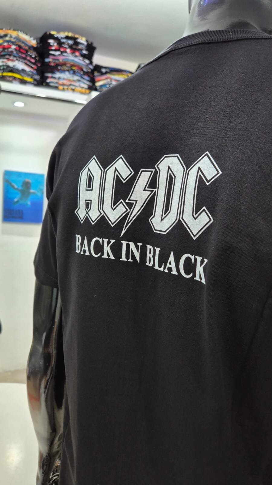 Alternative view of REMERA AC/DC- BACK IN BLACK
