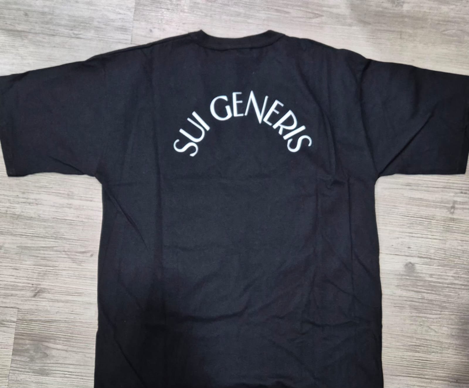 Alternative view of REMERA SIU GENERIS
