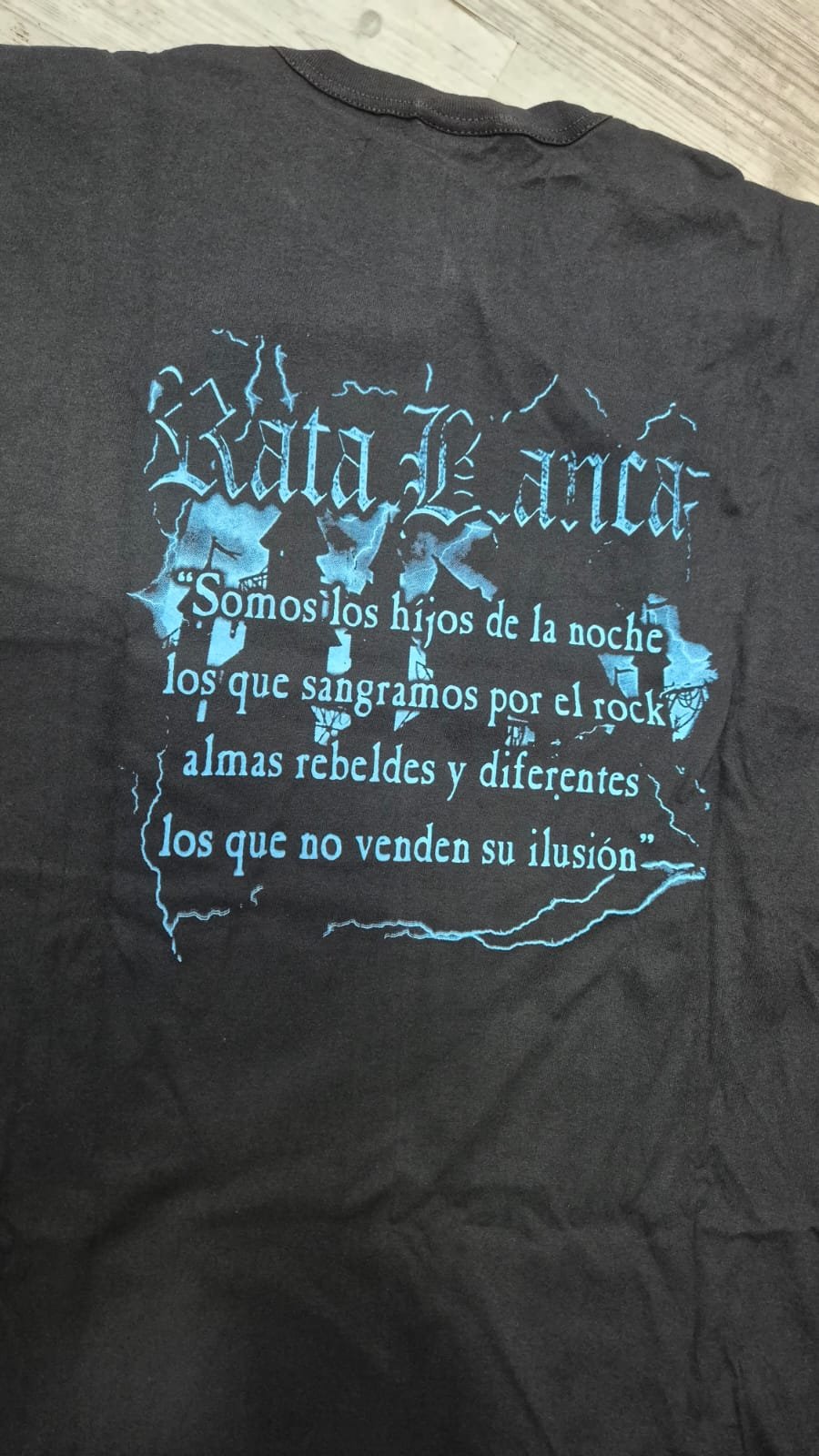 Alternative view of REMERA- RATA BLANCA