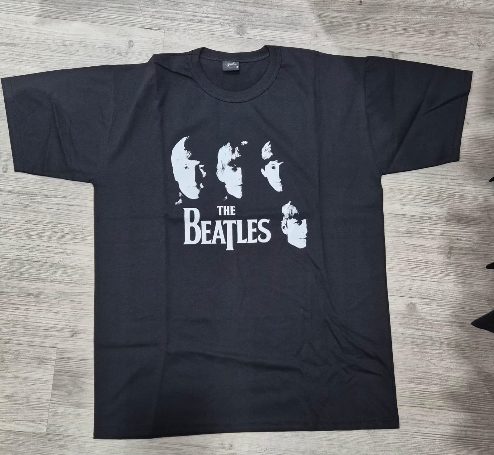 REMERA- THE BEATLES