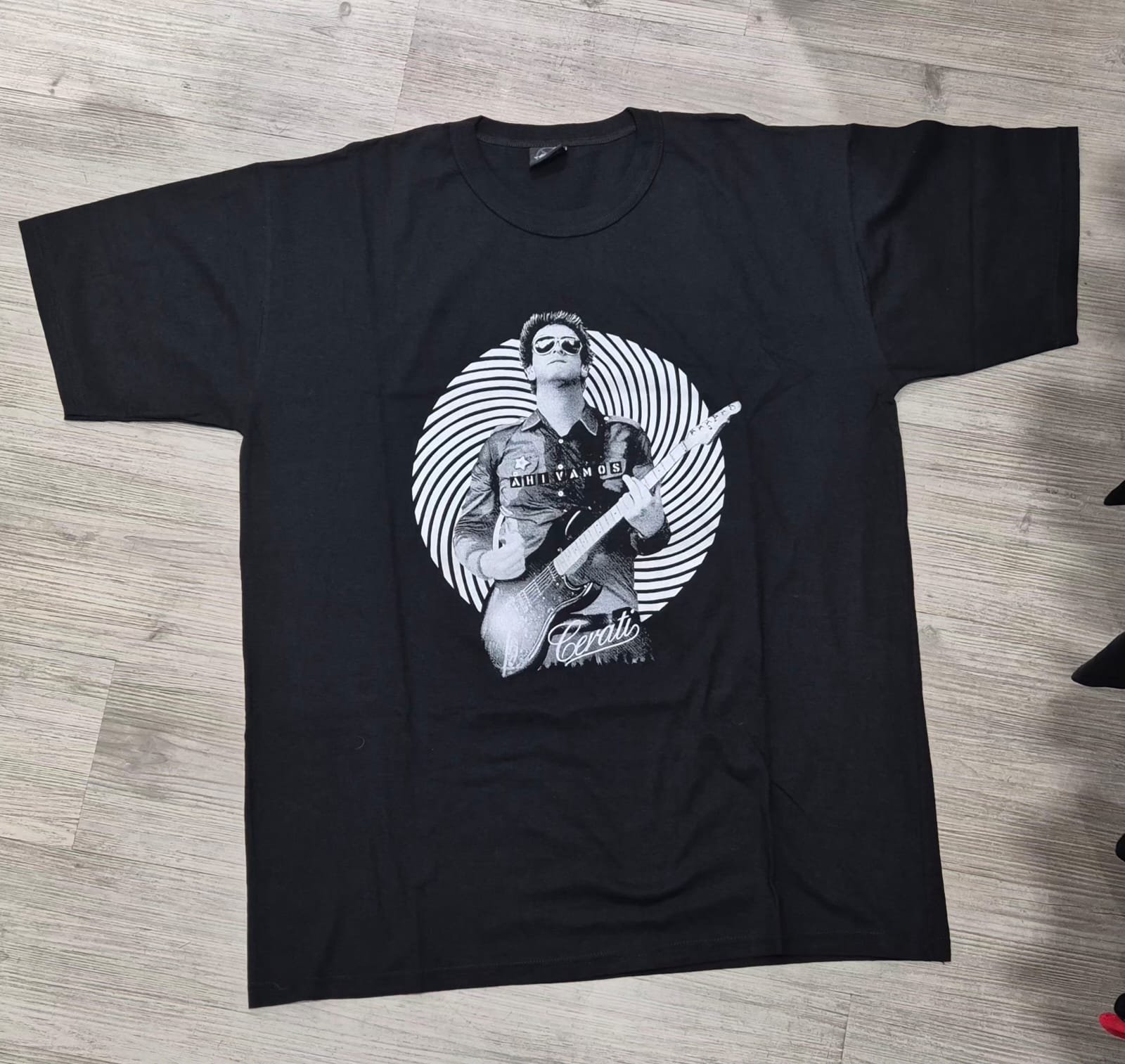 REMERA CERATI