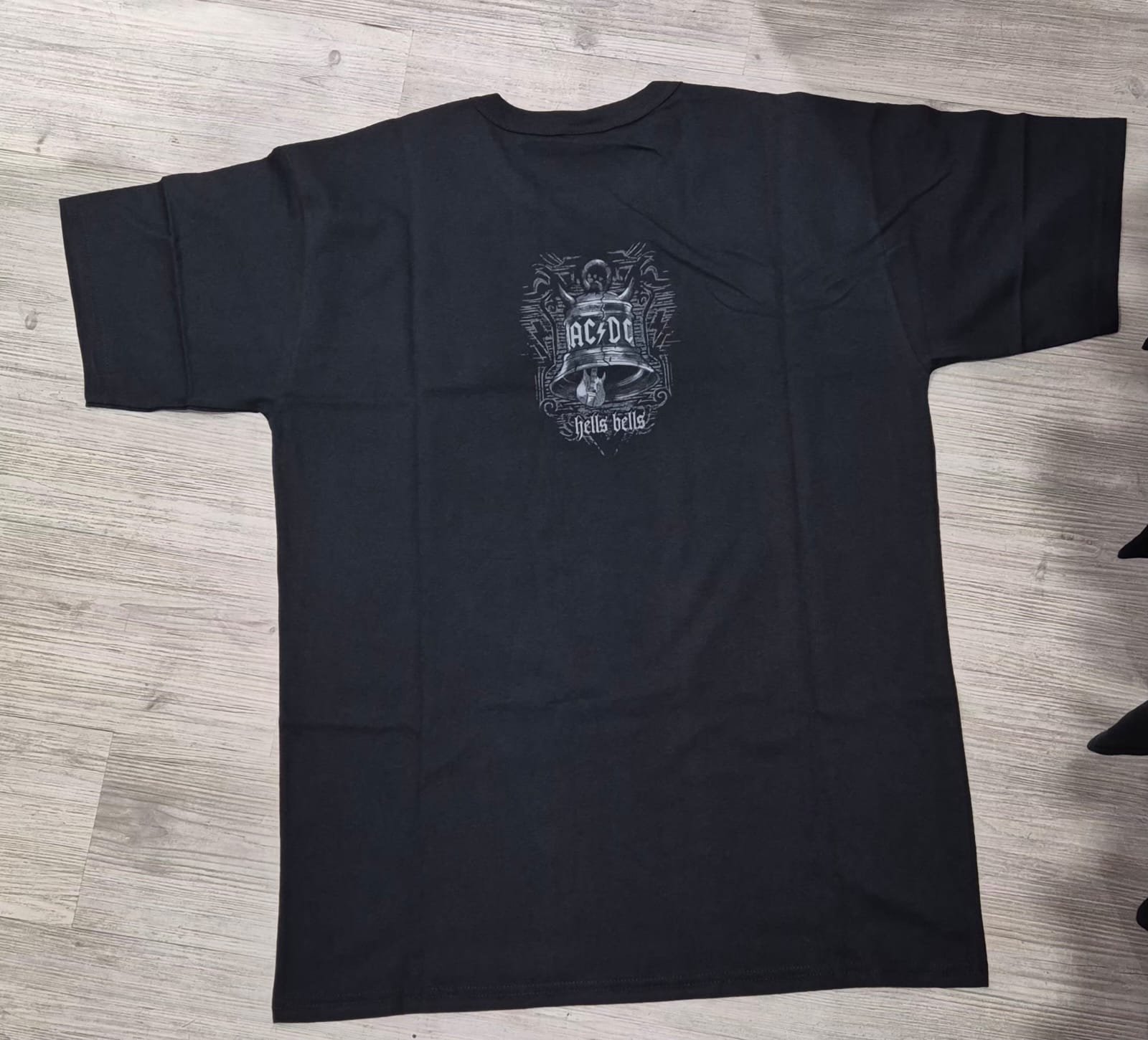 Alternative view of REMERA AC/DC- HELLS BELLS