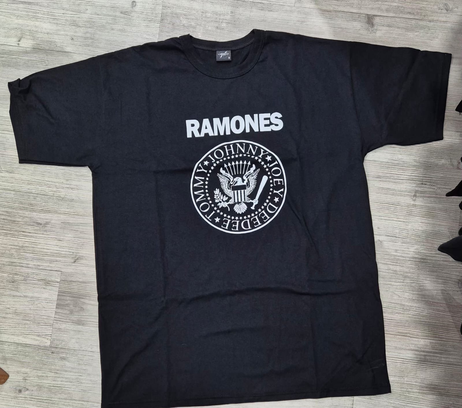 REMERA RAMONES CLASICA